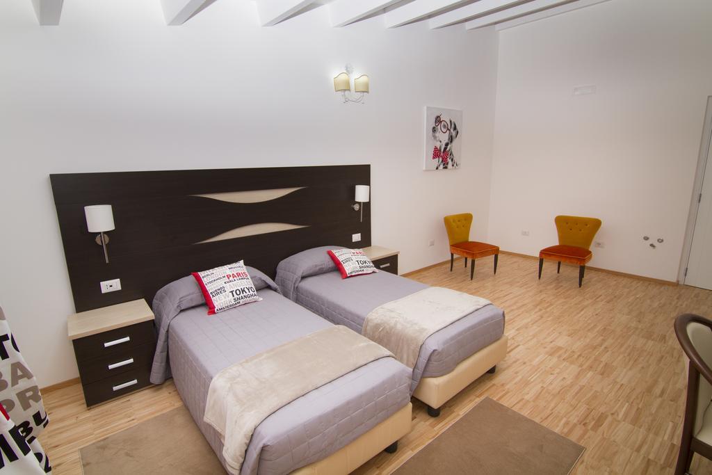 Al Bastione Relais Suite & Rooms グラヴィーナ・イン・プーリア エクステリア 写真