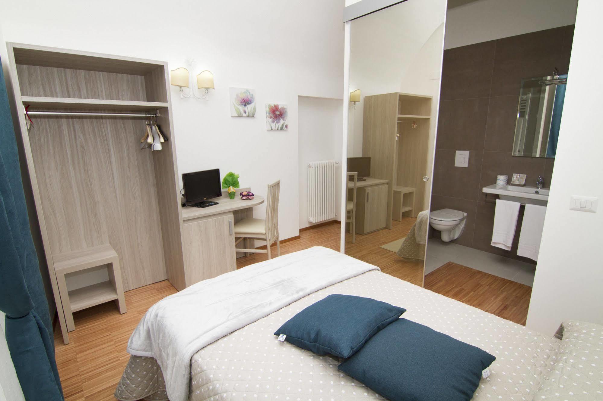 Al Bastione Relais Suite & Rooms グラヴィーナ・イン・プーリア エクステリア 写真