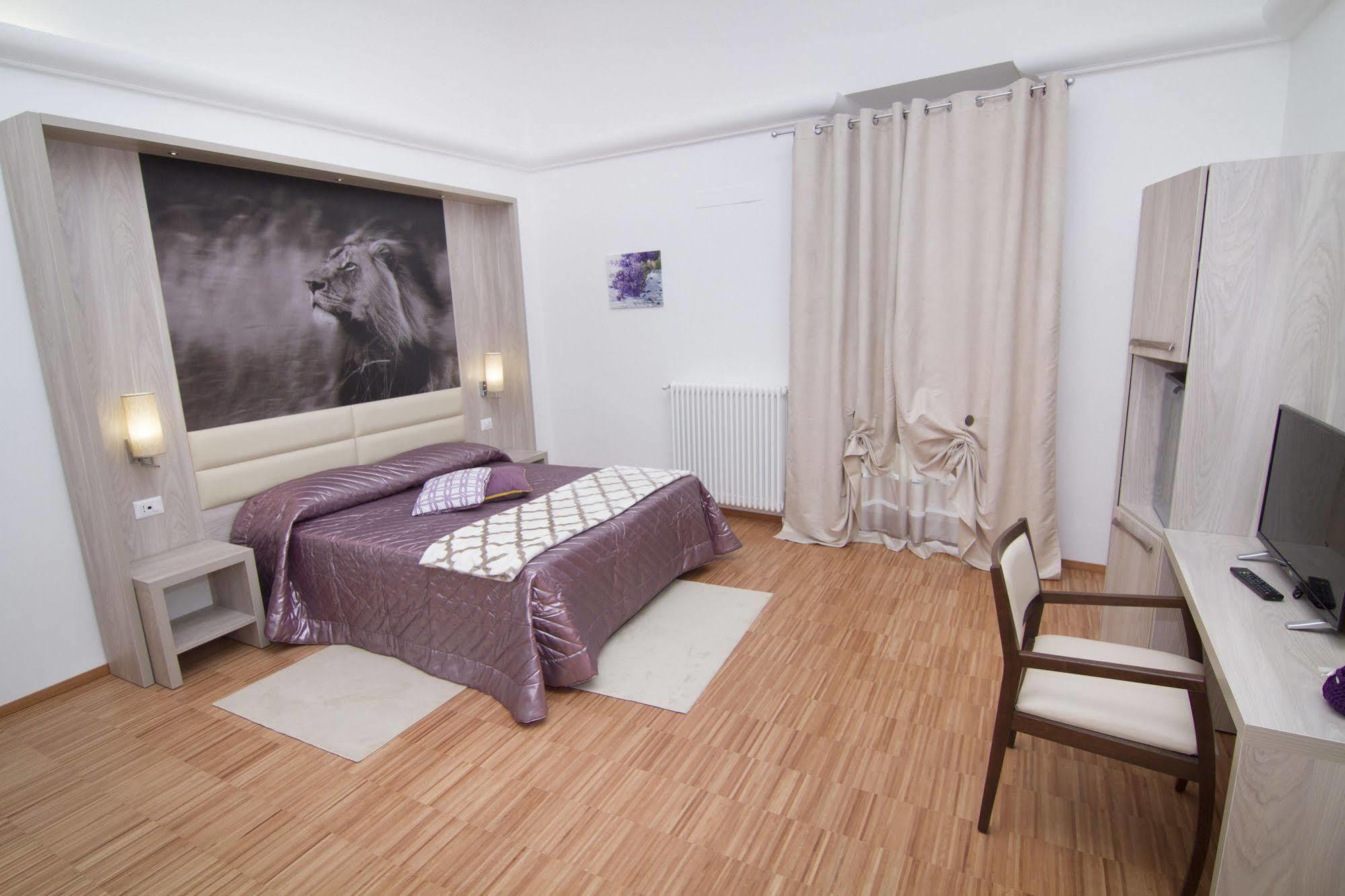 Al Bastione Relais Suite & Rooms グラヴィーナ・イン・プーリア エクステリア 写真
