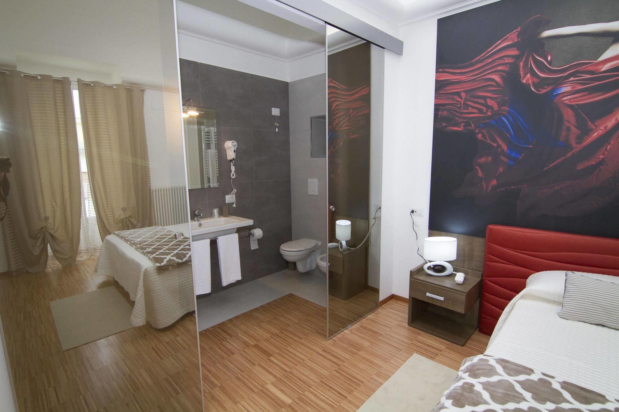 Al Bastione Relais Suite & Rooms グラヴィーナ・イン・プーリア エクステリア 写真